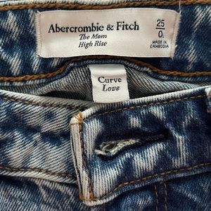 Abercrombie & Fitch The Mom High Rise- Curve Love jeans